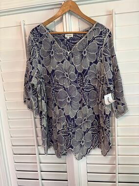 Kindred Navy Floral Embroidered  Top Size‎ 2X